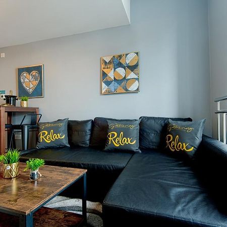 The Eistedfod Penthouse - Berwyn House Daire Wrexham Dış mekan fotoğraf