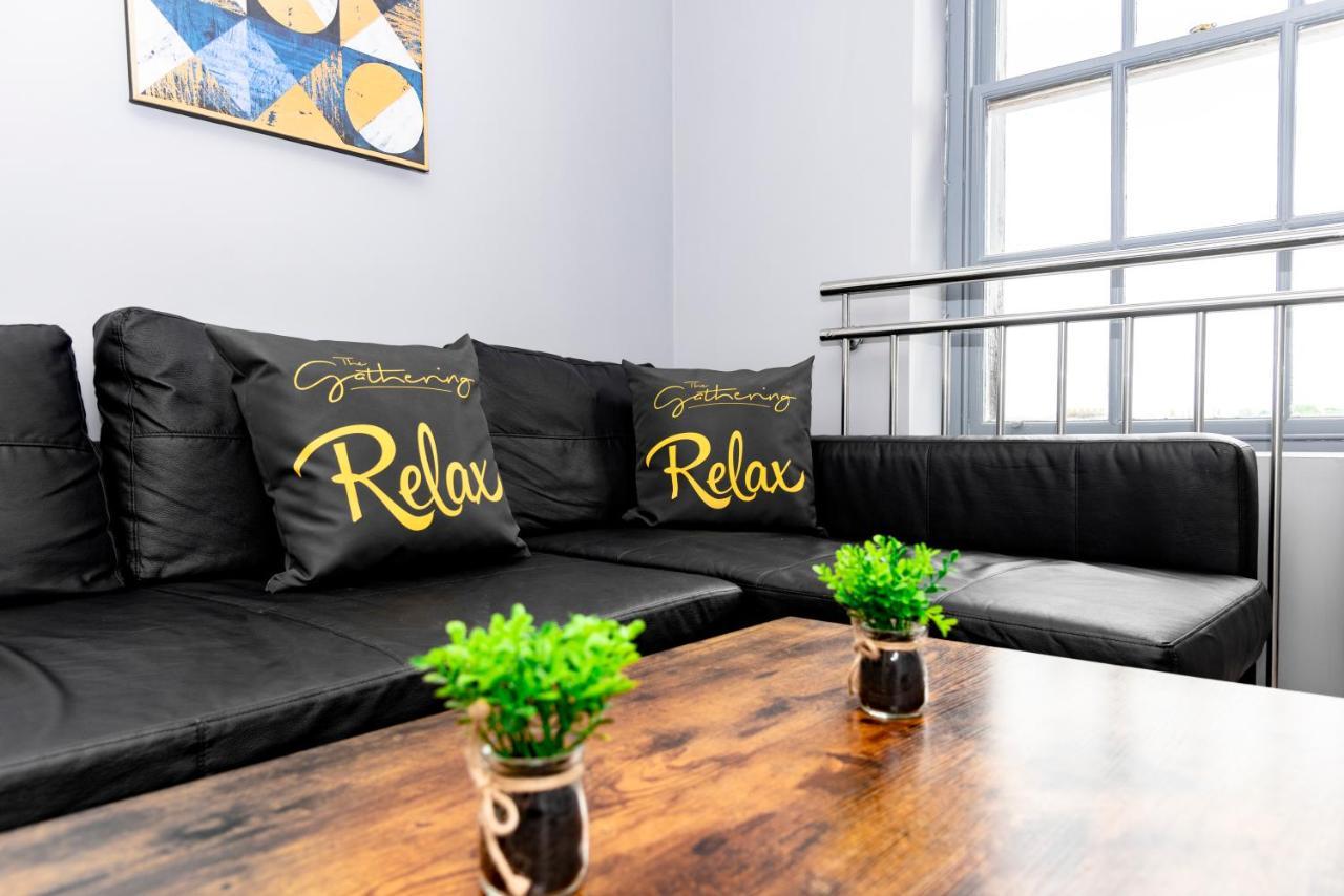 The Eistedfod Penthouse - Berwyn House Daire Wrexham Dış mekan fotoğraf