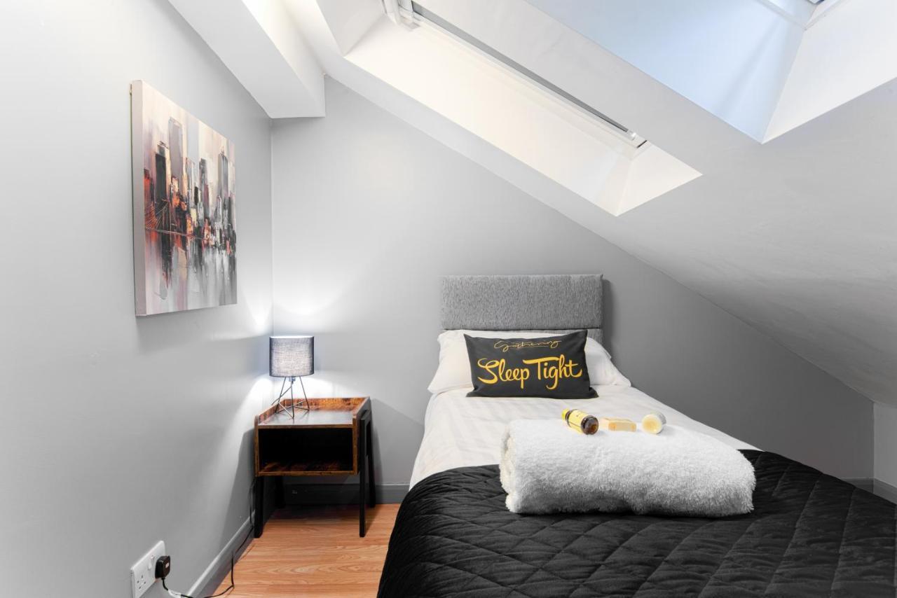 The Eistedfod Penthouse - Berwyn House Daire Wrexham Dış mekan fotoğraf